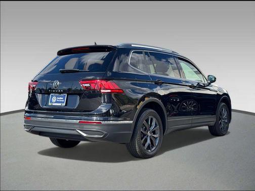 Deep Black 2023 Volkswagen Tiguan 2.0T SE