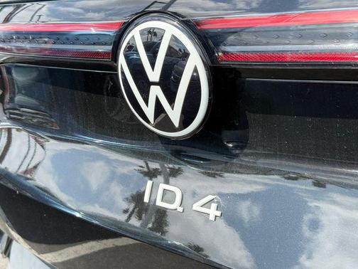 Black Metallic 2022 Volkswagen ID.4 Pro