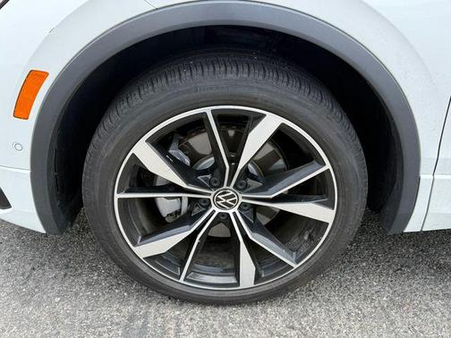 Pearl White 2024 Volkswagen Tiguan 2.0T SEL R-Line 4MOTION