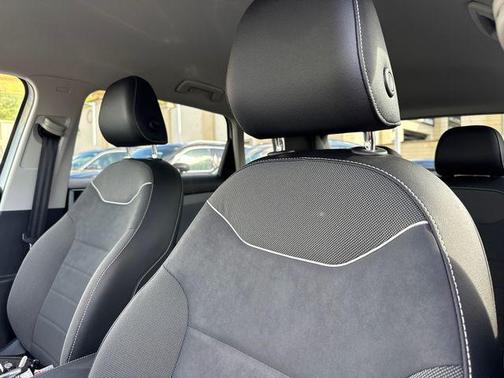 Pure White 2023 Volkswagen Taos 1.5T SE