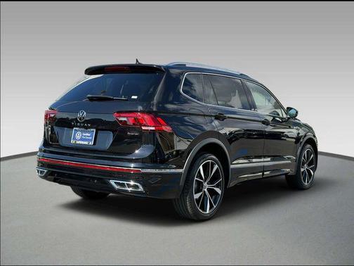 Deep Black 2022 Volkswagen Tiguan 2.0T SEL R-Line 4MOTION