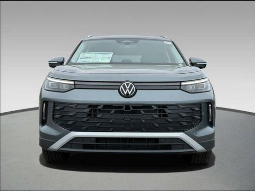 Platinum Gray 2026 Volkswagen Tiguan 2.0T SE