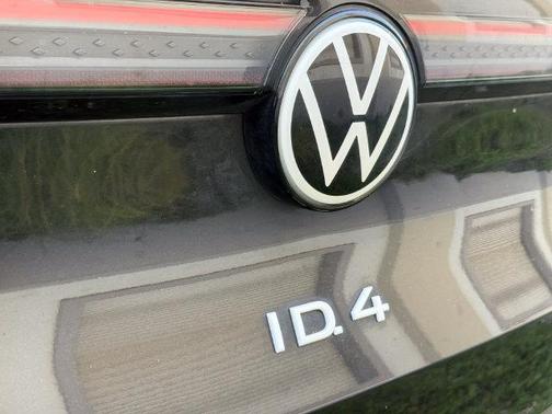 Deep Black Pearl 2023 Volkswagen ID.4 S