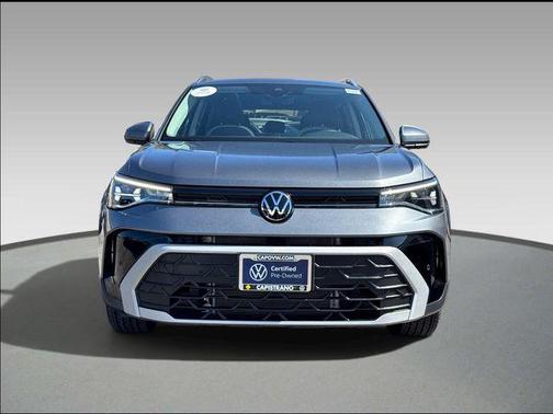 Platinum Gray Metallic 2025 Volkswagen Taos 1.5T SE