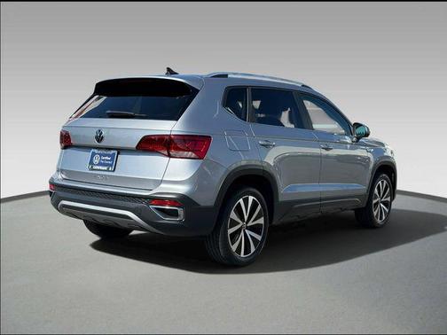 Silver Metallic 2023 Volkswagen Taos 1.5T SE
