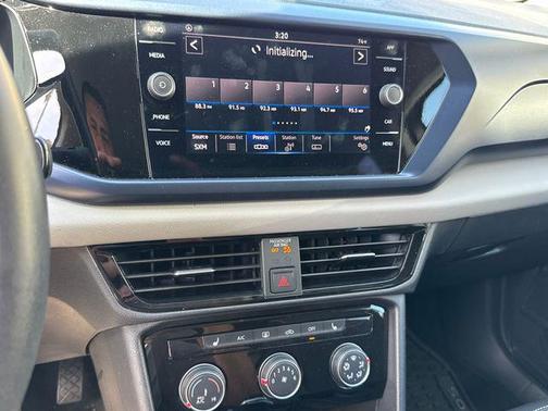Silver Metallic 2023 Volkswagen Taos 1.5T SE