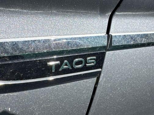 Silver Metallic 2023 Volkswagen Taos 1.5T SE