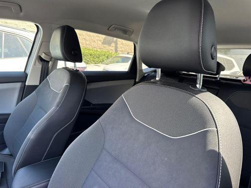 Silver Metallic 2023 Volkswagen Taos 1.5T SE