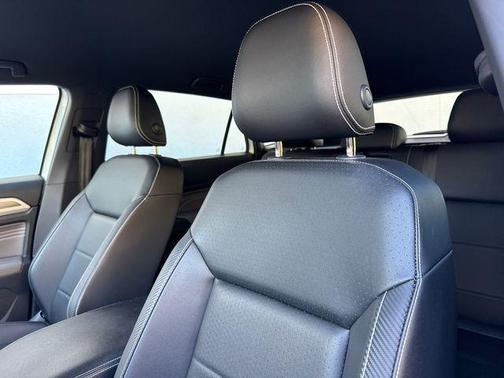 2023 Volkswagen Atlas Cross Sport 2.0T SE