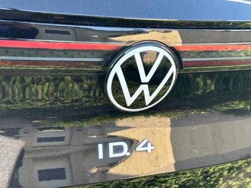 Deep Black 2023 Volkswagen ID.4 Pro