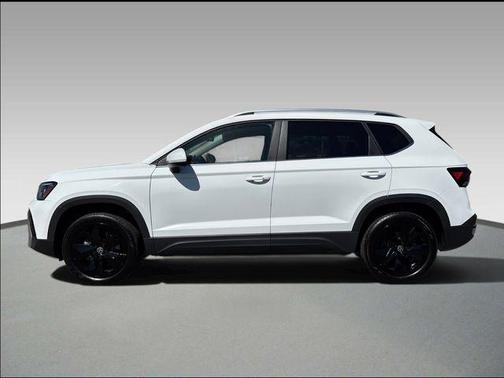 Pure White 2026 Volkswagen Taos SE
