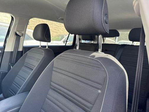 Deep Black Pearl 2024 Volkswagen Tiguan 2.0T S