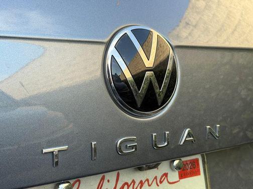 Platinum Gray Metallic 2023 Volkswagen Tiguan 2.0T SE