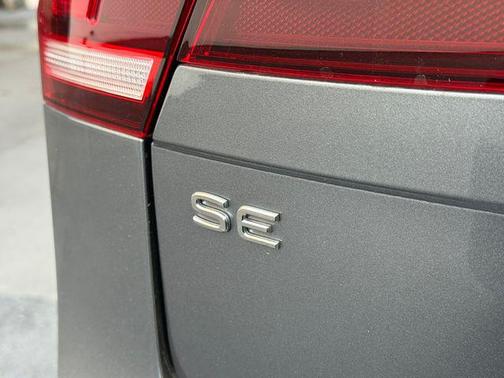 Platinum Gray Metallic 2023 Volkswagen Tiguan 2.0T SE