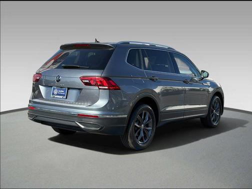Platinum Gray Metallic 2023 Volkswagen Tiguan 2.0T SE