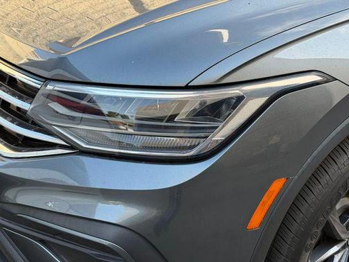 Platinum Gray Metallic 2023 Volkswagen Tiguan 2.0T SE