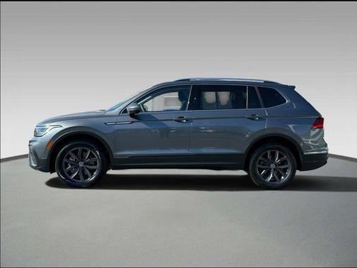 Platinum Gray Metallic 2023 Volkswagen Tiguan 2.0T SE