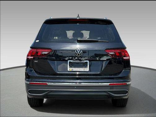 Deep Black 2024 Volkswagen Tiguan 2.0T SE