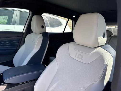Opal White 2024 Volkswagen ID.4 S