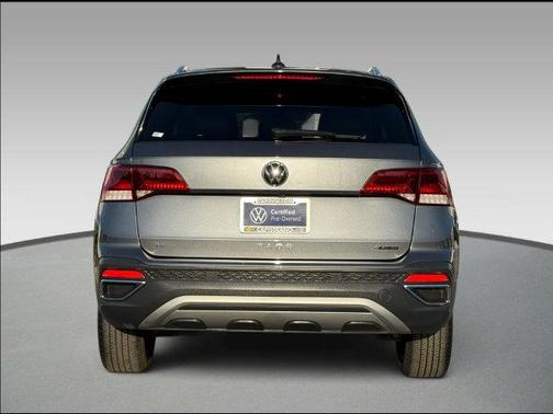 Platinum Gray Metallic 2024 Volkswagen Taos 1.5T SE