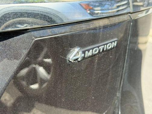 Deep Black 2023 Volkswagen Atlas 3.6L SE w/Technology