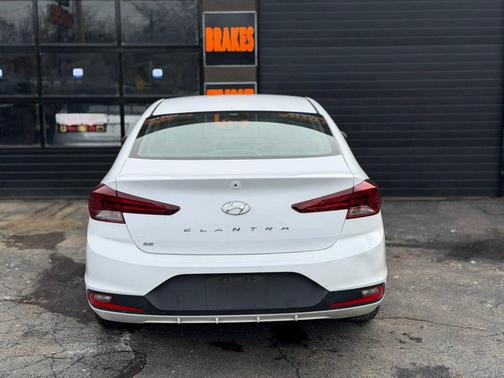 2019 Hyundai ELANTRA SE