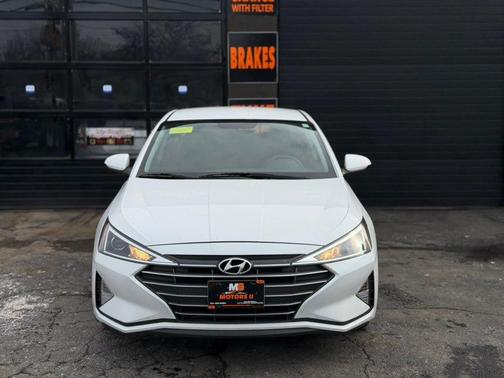 2019 Hyundai ELANTRA SE