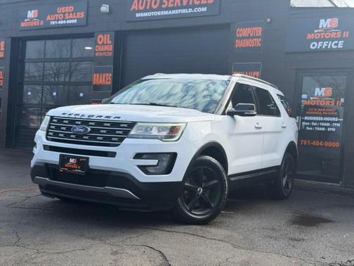 White 2017 Ford Explorer XLT