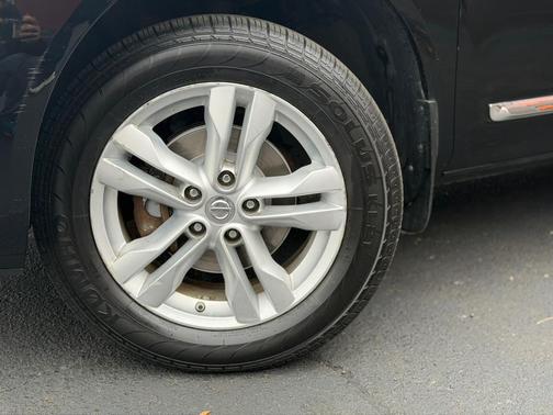 Black 2015 Nissan Rogue Select S