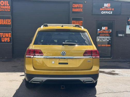 Kurkuma Yellow Metallic 2018 Volkswagen Atlas 3.6L SE w/Technology