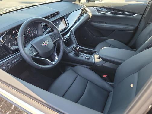 2025 Cadillac XT6 Premium Luxury FWD