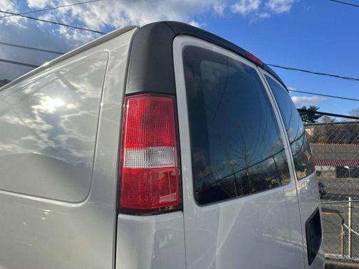 2022 Chevrolet Express 2500 RWD 2500 Regular Wheelbase WT