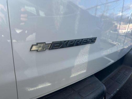 2022 Chevrolet Express 2500 RWD 2500 Regular Wheelbase WT