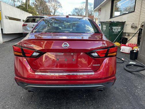 2022 Nissan Altima SR VC-Turbo FWD