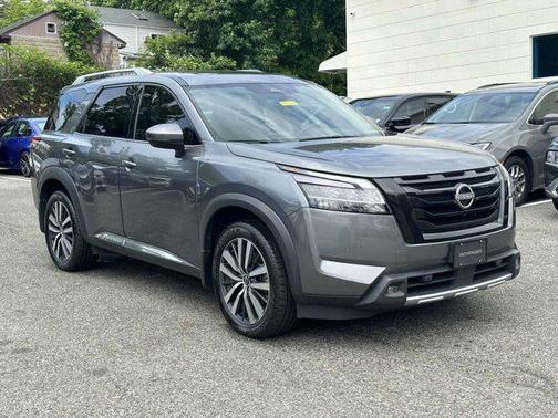 2022 Nissan Pathfinder Platinum 4WD
