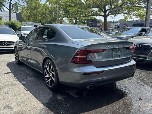 2019 Volvo S60 T6 Momentum
