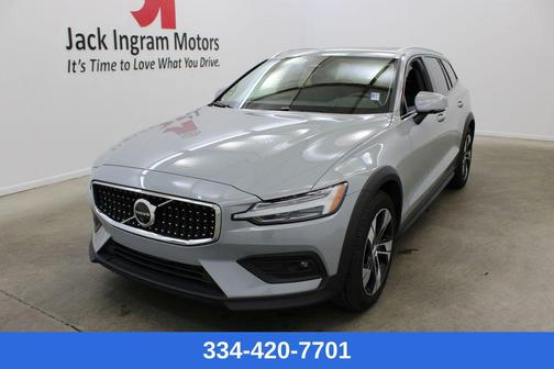 2025 Volvo V60 Cross Country Plus, B5 AWD Gas (mild hybrid)