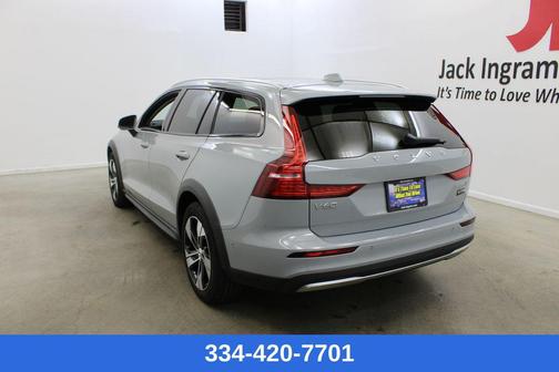 2025 Volvo V60 Cross Country Plus, B5 AWD Gas (mild hybrid)