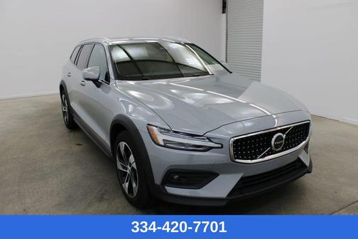 2025 Volvo V60 Cross Country Plus, B5 AWD Gas (mild hybrid)
