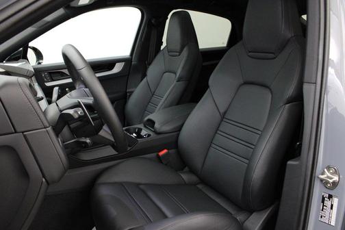 2025 Porsche Cayenne S