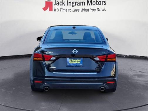 2021 Nissan Altima SR FWD
