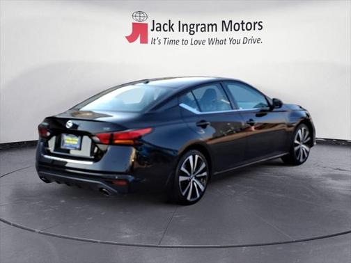 2021 Nissan Altima SR FWD