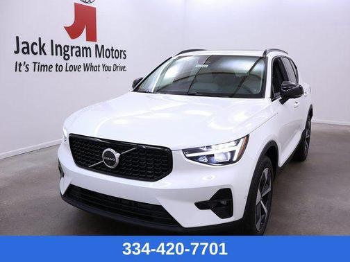 2025 Volvo XC40 Plus Dark Theme