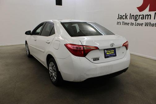 Blizzard Pearl 2017 Toyota Corolla LE