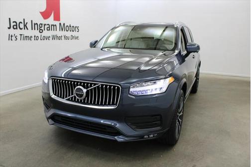 2022 Volvo XC90 T5 Momentum