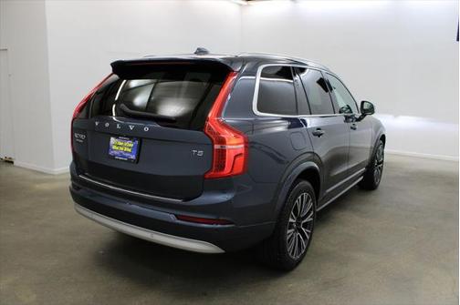 2022 Volvo XC90 T5 Momentum