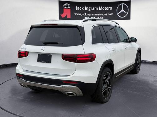 Polar White 2026 Mercedes-Benz GLB 250 Base