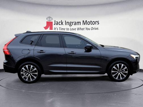 2024 Volvo XC60 B5 Plus Dark Theme