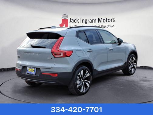 2025 Volvo XC40 B5 Plus Dark Theme