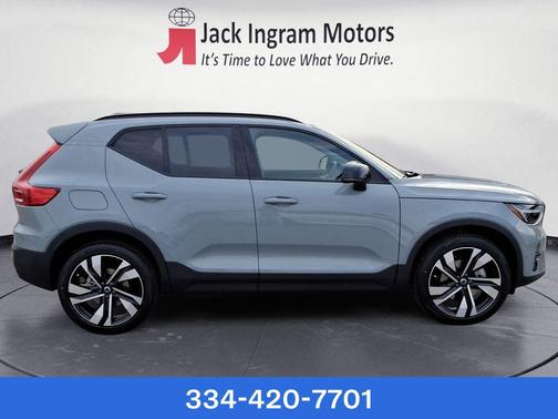 2025 Volvo XC40 B5 Plus Dark Theme
